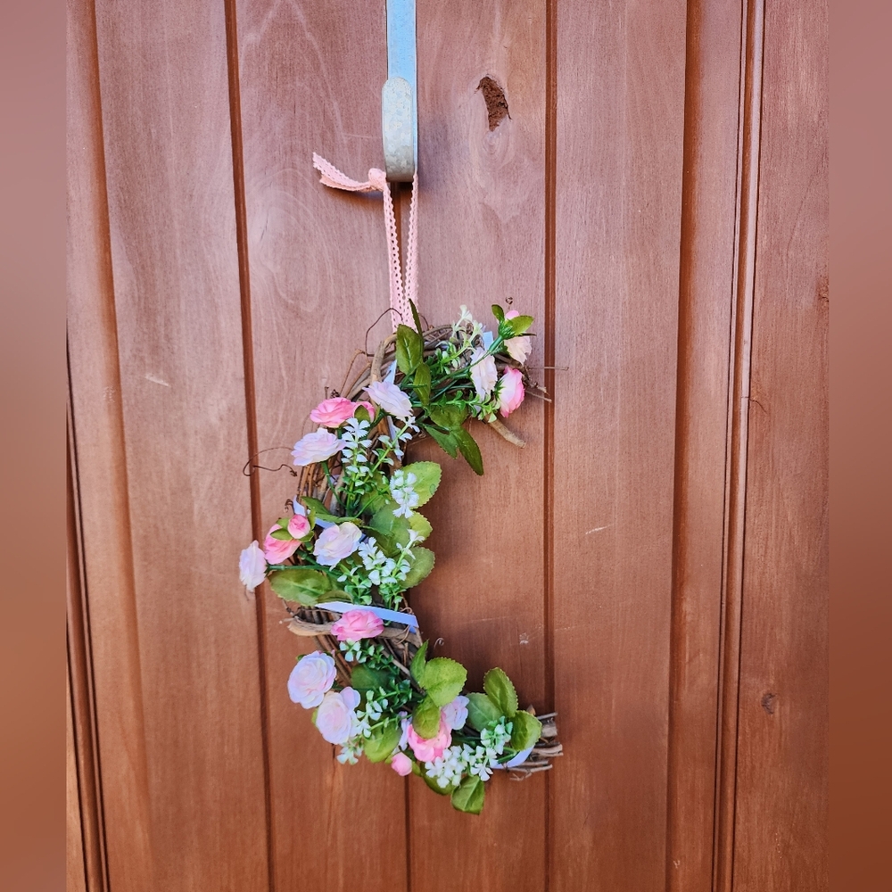 Sweetheart Rose Crescent Moon Wreath